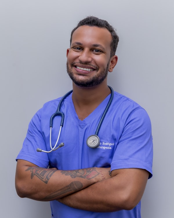 Médico analisando dados do paciente
